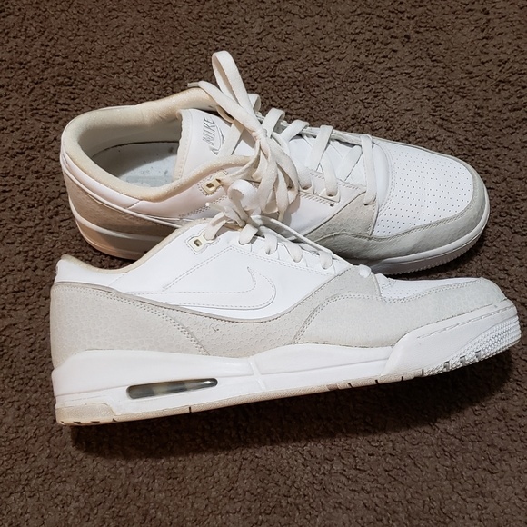 Nike Other - Nike air assault gs low